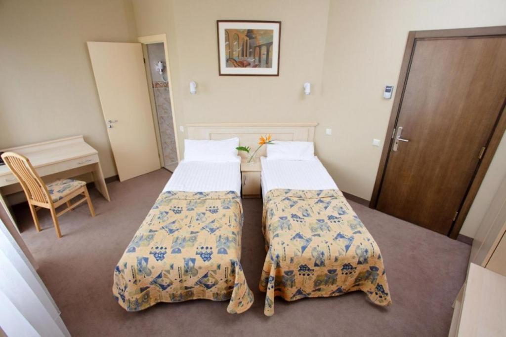 Hotel Babilonas Kaunas Esterno foto